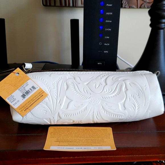 Patricia Nash Isla oblong makeup brush bag/wristlet. White tooled leather. NWT - Picture 3 of 7